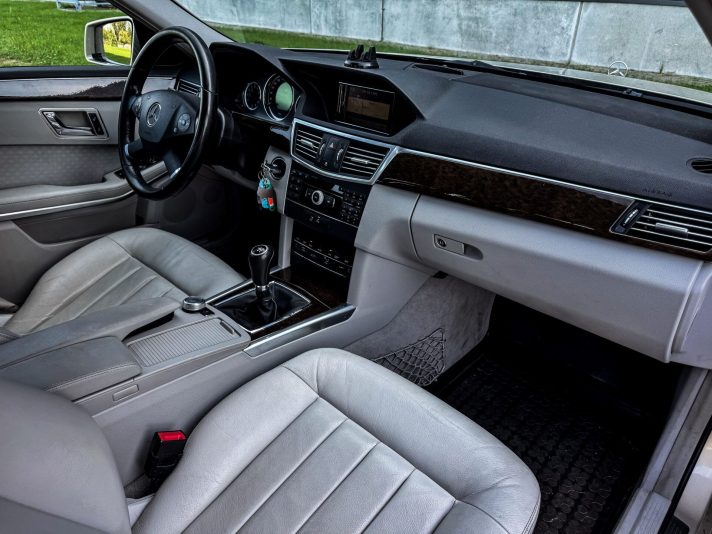 MERCEDES BENZ E220