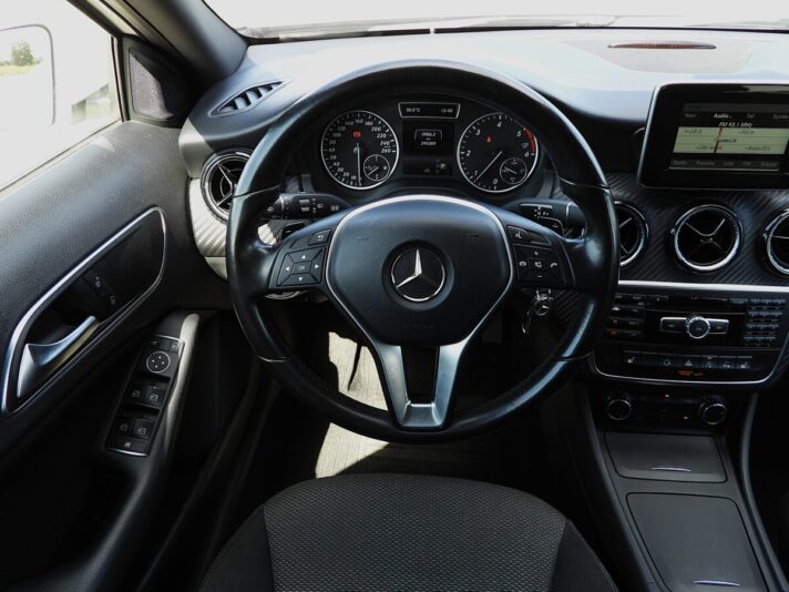 MERCEDES BENZ GLA 200