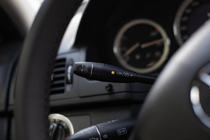 MERCEDES BENZ C220