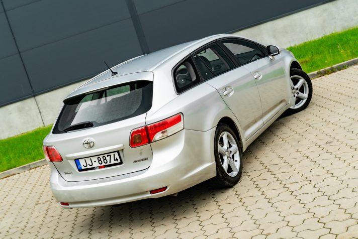 TOYOTA AVENSIS