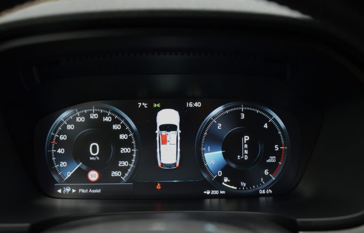 Tikko ievests. Volvo V90 Cross Country Awd. 2.0 D5 (173 kw-235 zs) Dīzelis. ar Automātisko ātrumkārbu.