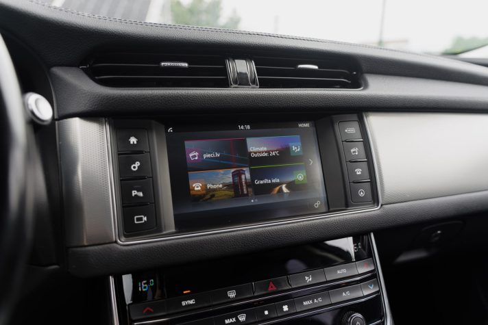 JAGUAR XF