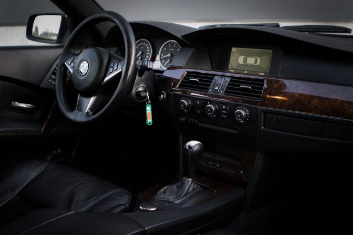 BMW 523