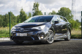 TOYOTA AVENSIS