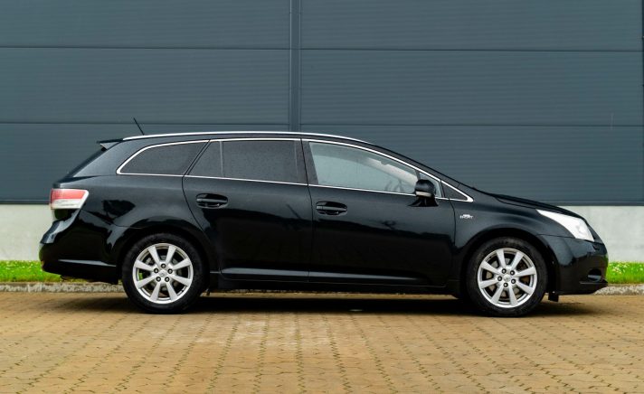 TOYOTA AVENSIS
