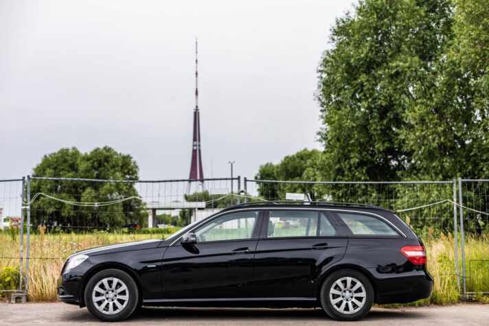 MERCEDES BENZ E220