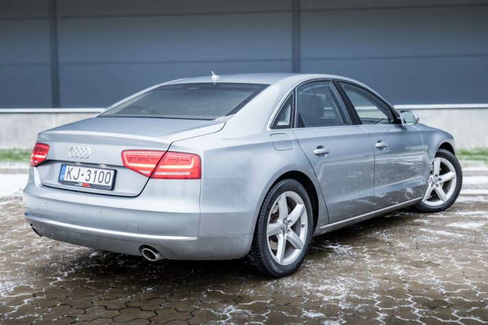 AUDI A8