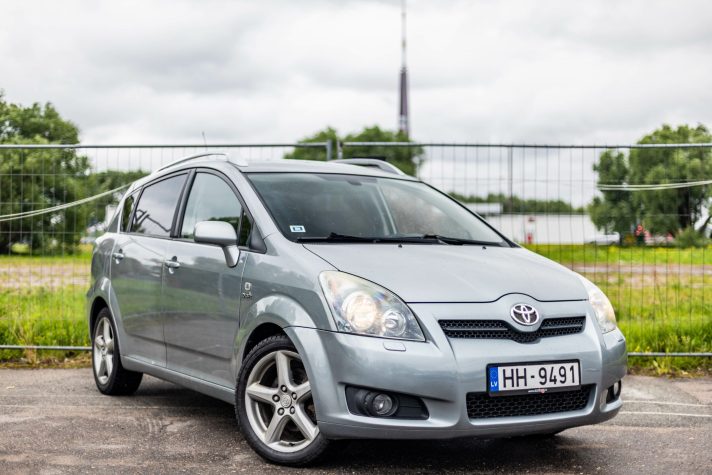 TOYOTA COROLLA VERSO