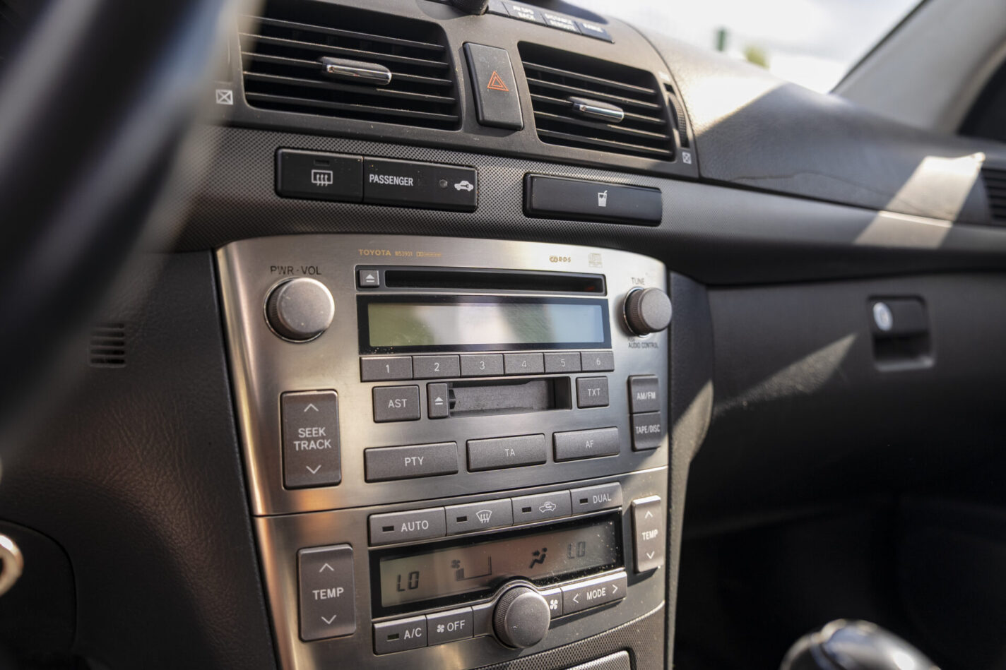 TOYOTA AVENSIS
