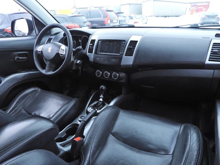 PEUGEOT 4007