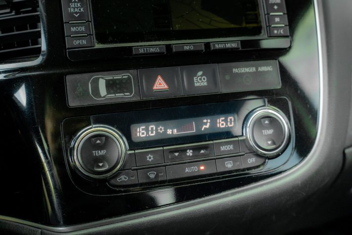 MITSUBISHI OUTLANDER