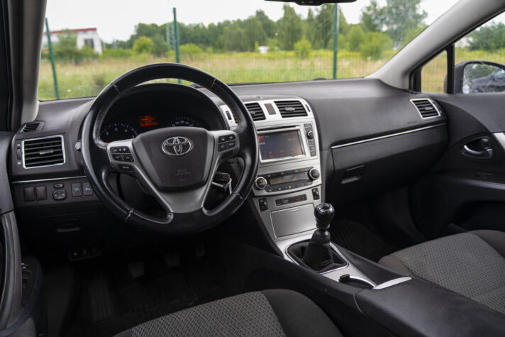 TOYOTA AVENSIS