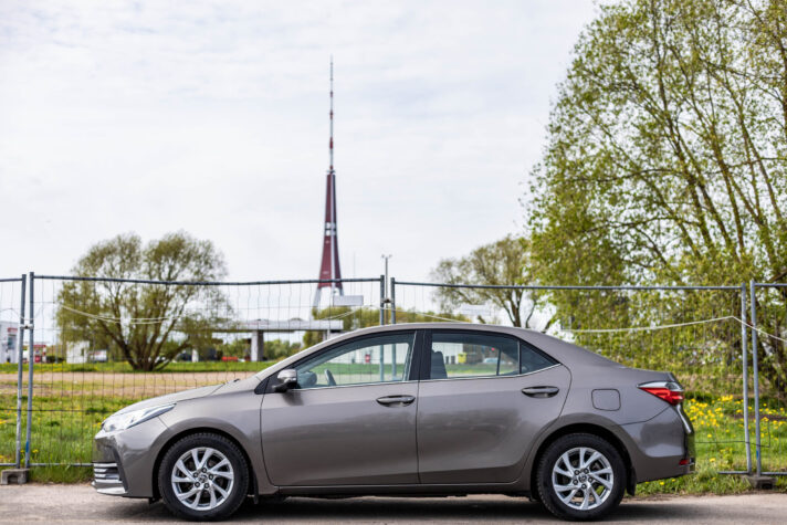 TOYOTA COROLLA