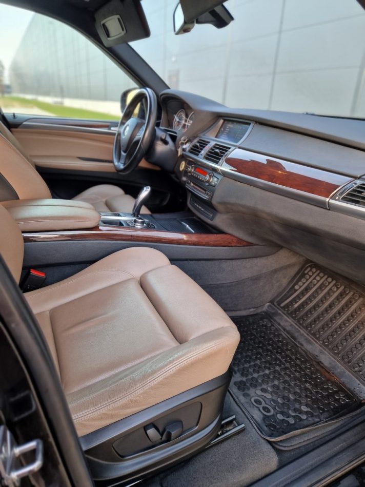 BMW X5 M-pack 2010 G. Melna krāsa 210 Kw