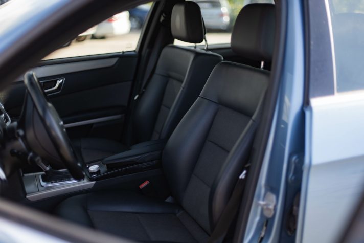 MERCEDES BENZ E200