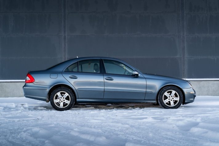 MERCEDES BENZ E200