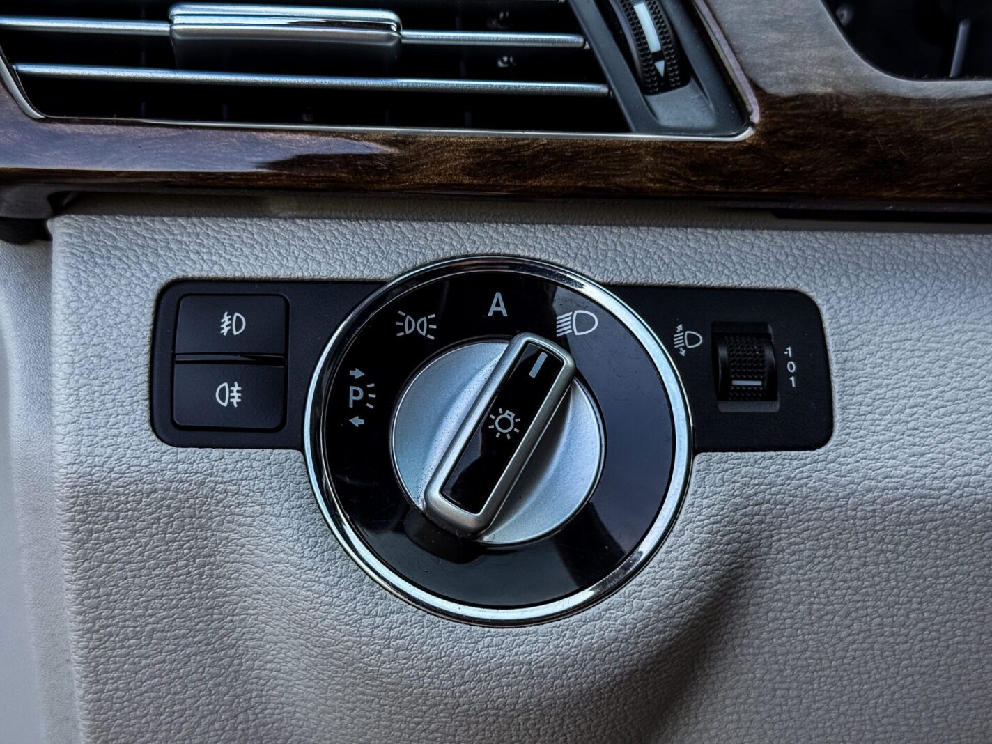 MERCEDES BENZ E220