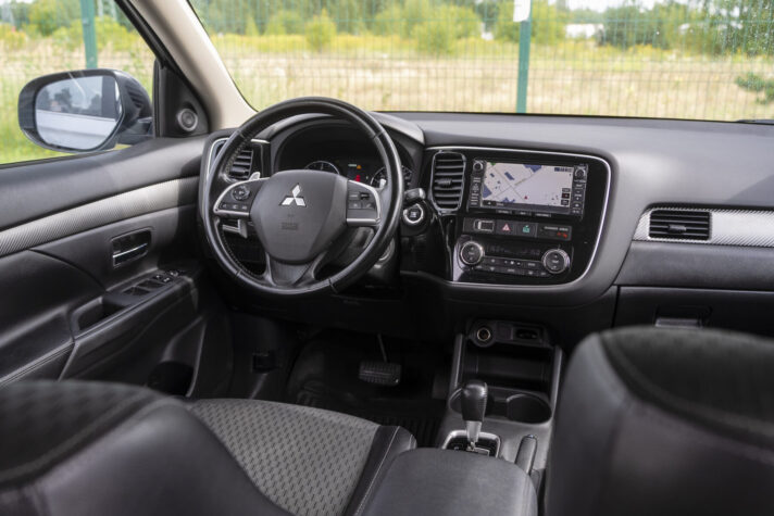 MITSUBISHI OUTLANDER