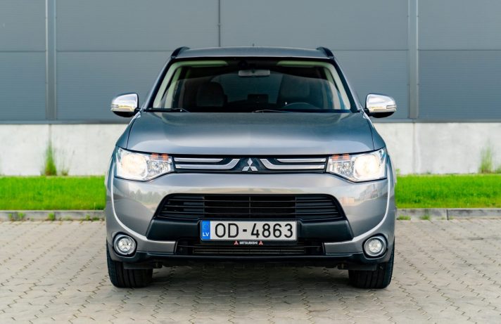 MITSUBISHI OUTLANDER