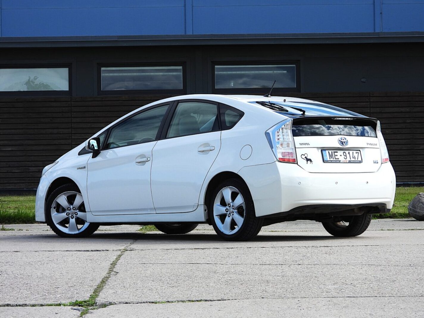 TOYOTA PRIUS