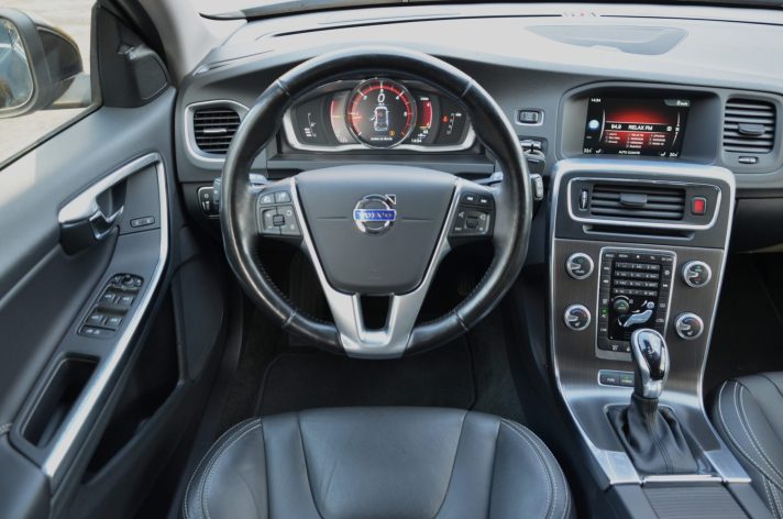 Tikko ievests 2016. Gada modelis. Volvo. V60 Plug-In Hybrid Summum. 2.4D6 (162kw -220z/s diesel + 50Kw-68z/s Electro= 288z/s) Awd pilnpiedziņa.