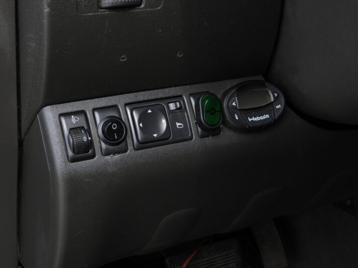 NISSAN NAVARA