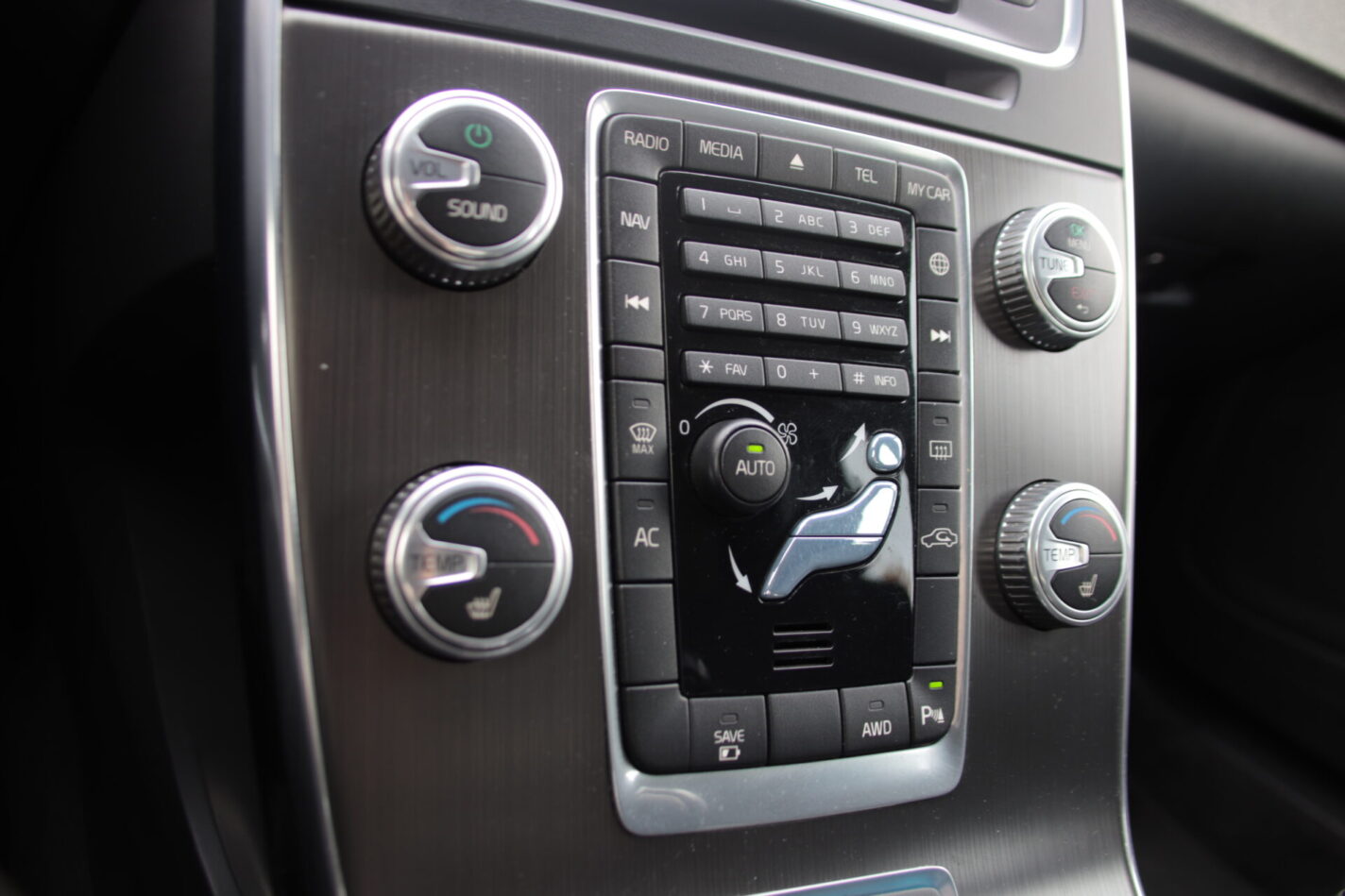 VOLVO V60 TWIN ENGINE