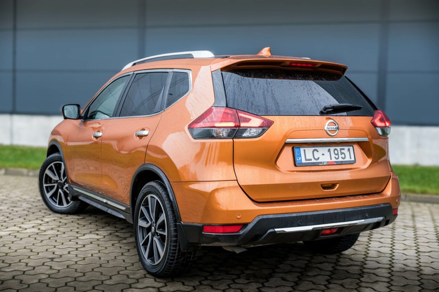 NISSAN X TRAIL