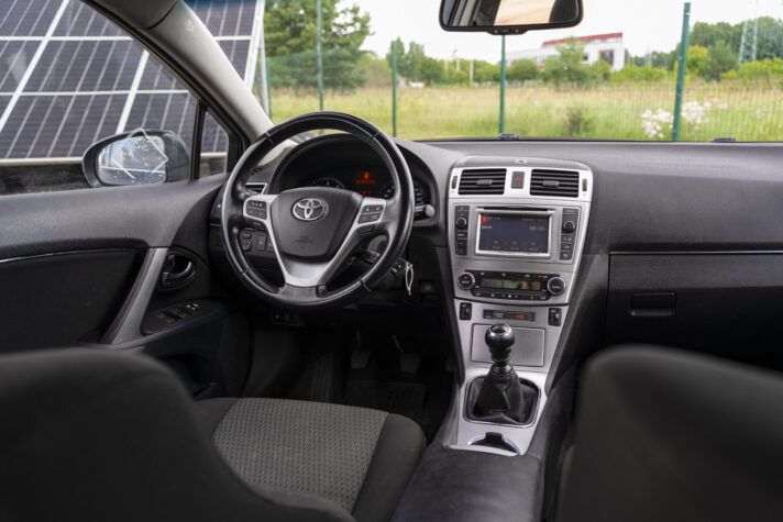 TOYOTA AVENSIS