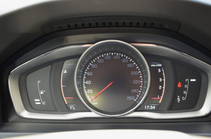Tikko ievests.   Volvo V60 Cross Country Summum 2.4 Dīzelis 4×4 Awd . Ar automātisko ātrumkārbu.