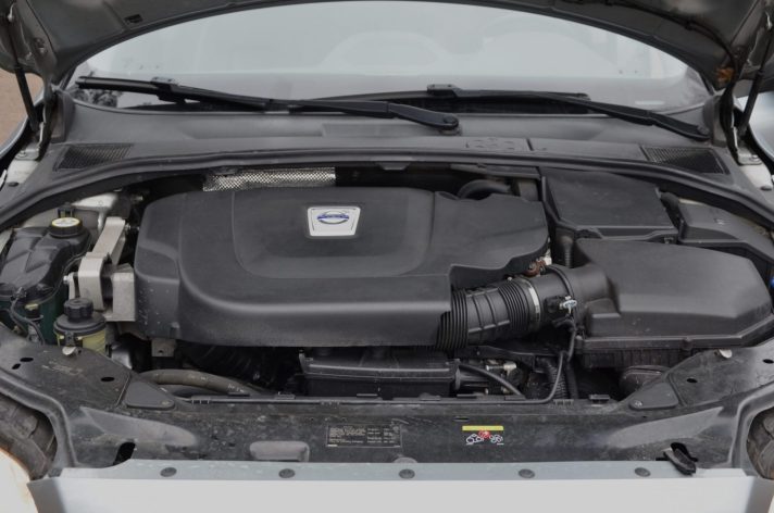 Tikko ievests. Volvo Xc70 2.4D5 (158kw-215z/s) Dīzelis 4×4 Awd pilnpiedziņas ar automātisko ātrumkārbu.