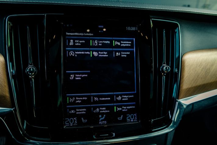 VOLVO V90