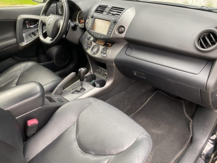 TOYOTA RAV-4 2.2D 4D  110kw Automāts 4x4