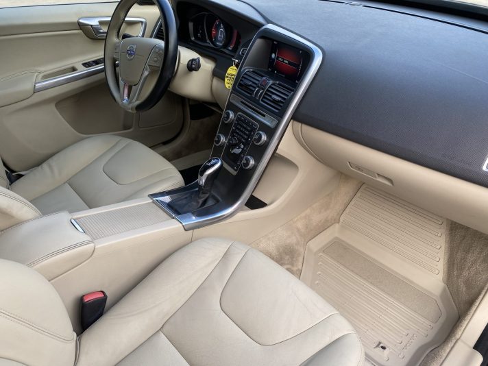 VOLVO XC60 2.4D 5-cilindru dzinējs  133kw