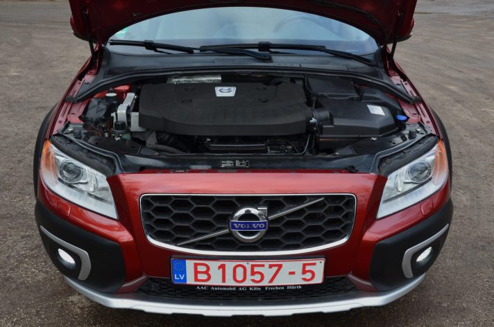 Tikko ievests. Volvo XC 70 Summum 2.4 D5 (158kw-215z/s) Dīzelis 4×4 Awd . Ar automātisko ātrumkārbu.