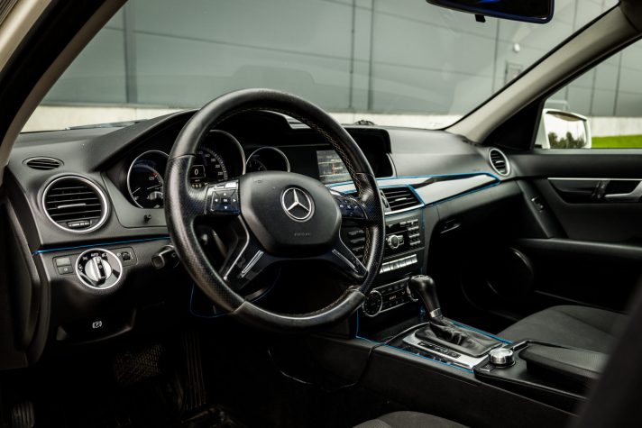 MERCEDES BENZ C220