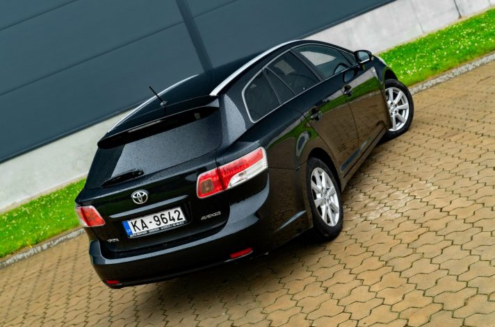 TOYOTA AVENSIS