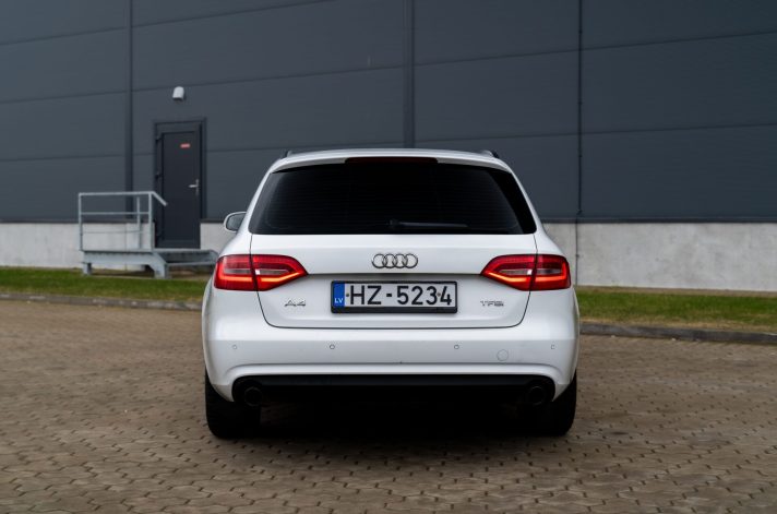 AUDI A4 AVANT