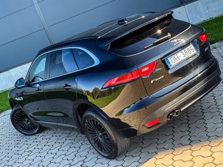 JAGUAR F-PACE