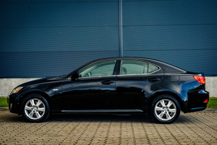 LEXUS IS 220