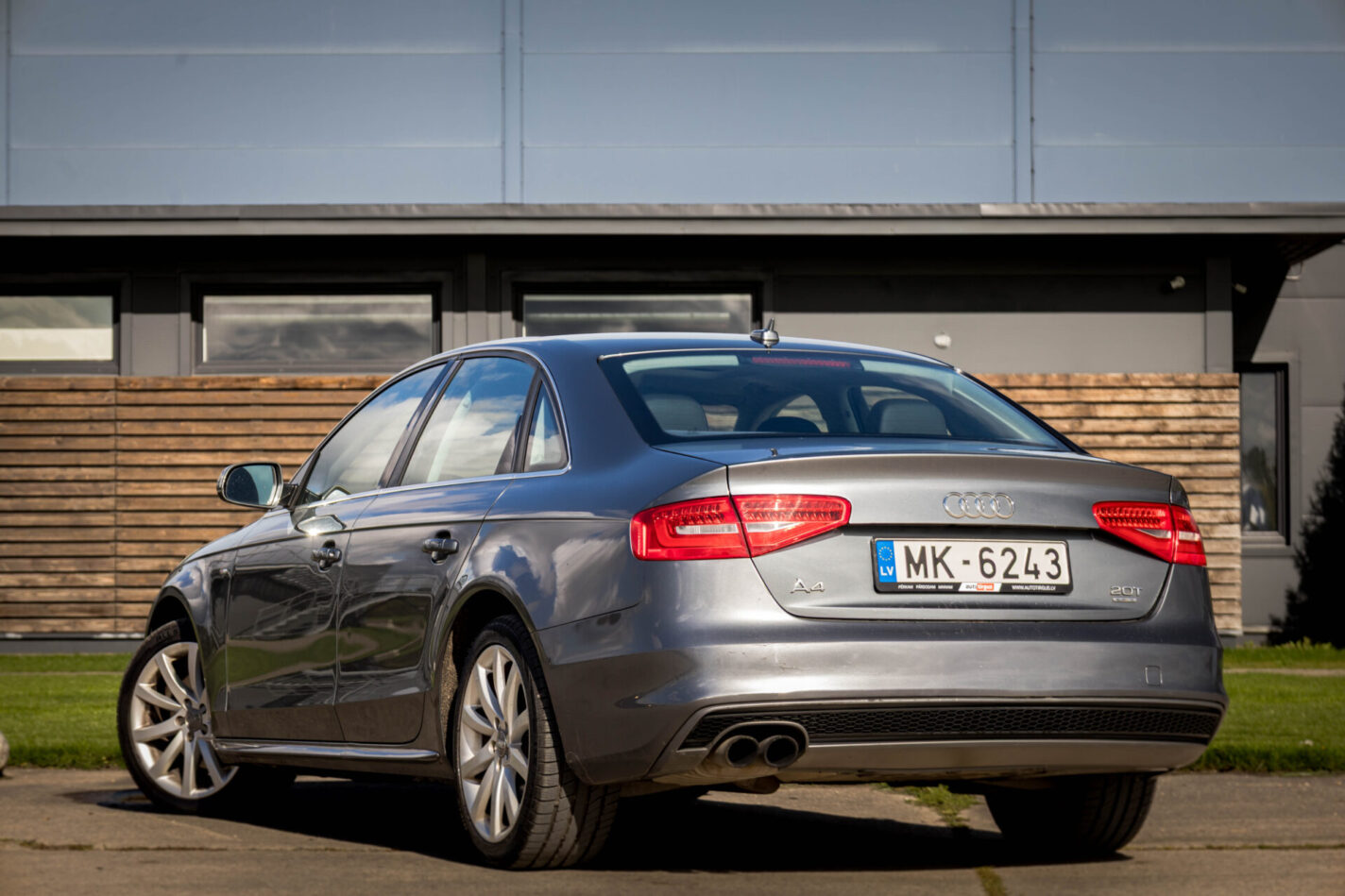 AUDI A4
