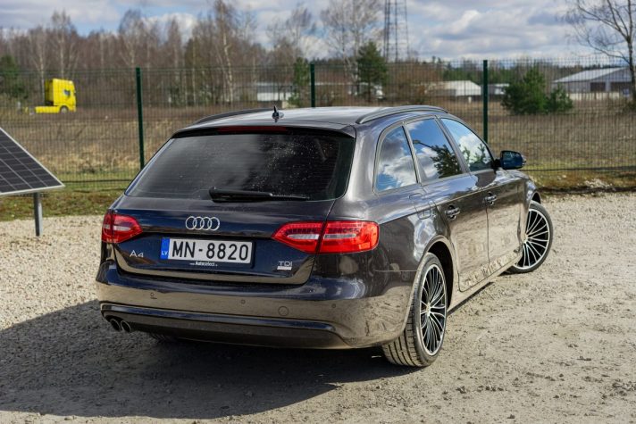 AUDI A4 AVANT