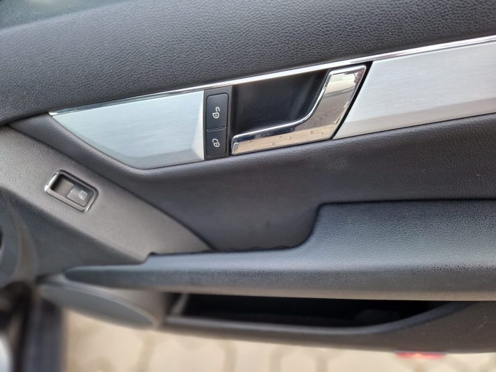 Tīko ievest no Beļģijas Mercedes C 200 Automātiskā ātrumkārba.