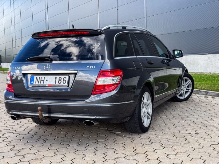 MERCEDES BENZ C320