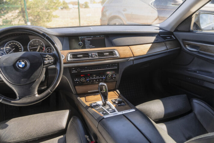 BMW 730