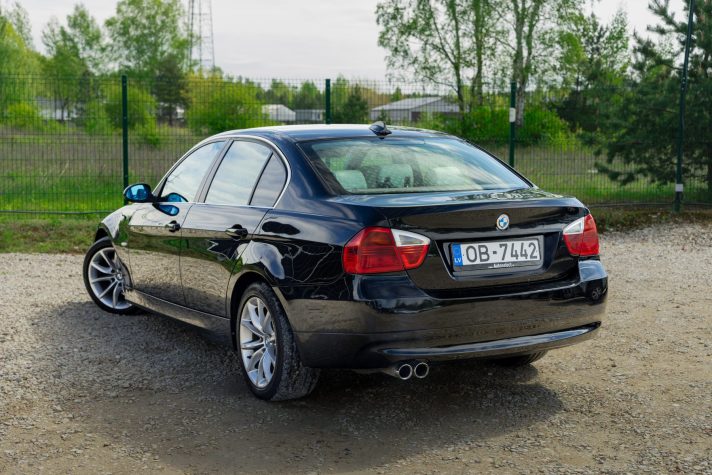 BMW 330