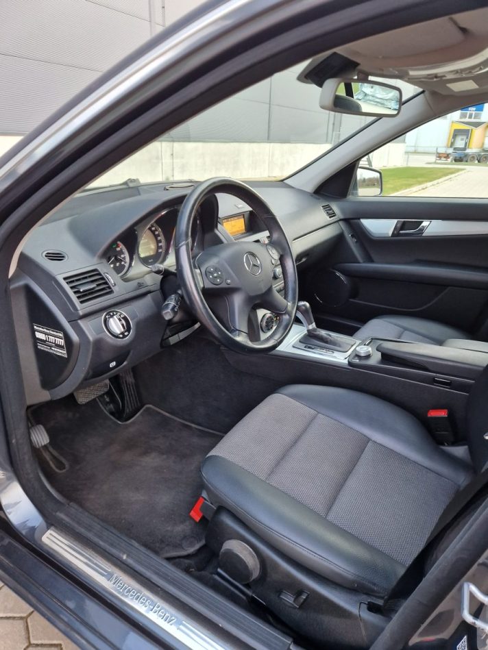 Tīko ievest no Beļģijas Mercedes C 200 Automātiskā ātrumkārba.