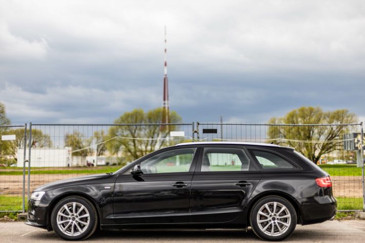 AUDI A4 AVANT