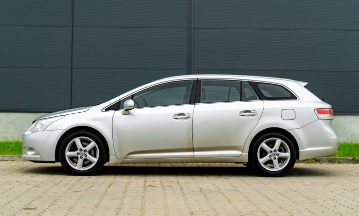 TOYOTA AVENSIS