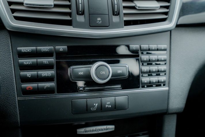MERCEDES BENZ E220